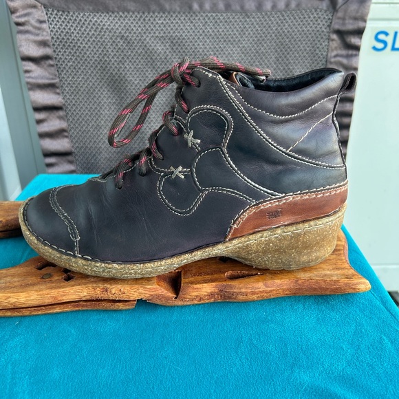 Ankle boots,very comfortable and oh so warm! - Picture 2 of 5